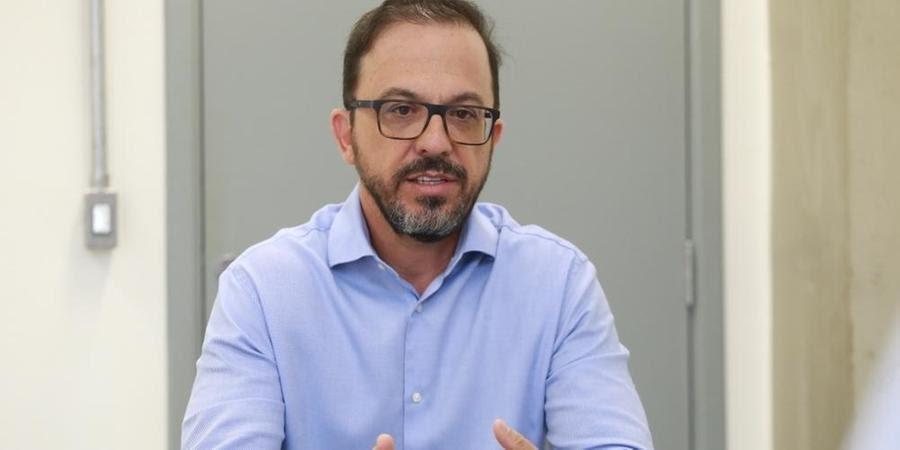 Pais que não vacinarem seus filhos contra COVID perderão a guarda, afirma juiz de Rio Preto