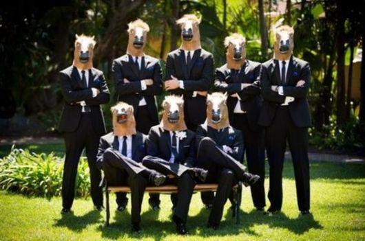Cabresto, Antolhos, Freio e Bridão. O povo, cavalos e burros.
