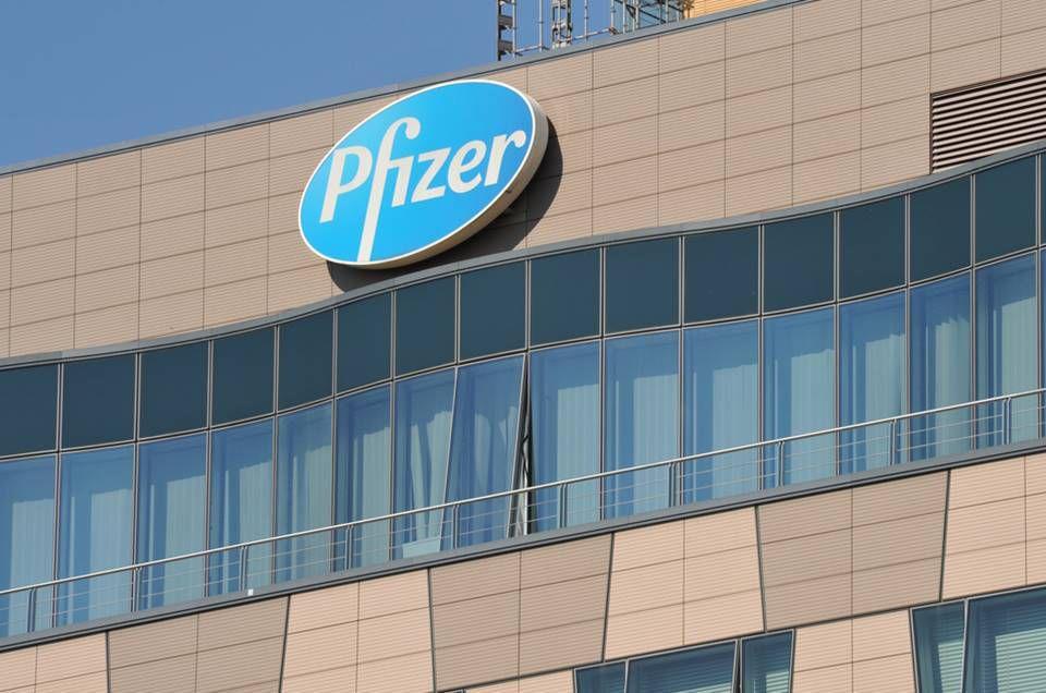 Depois de lucrar bilhões, Pfizer demite em massa. Manifestantes protestam na porta da empresa em SP (veja imagens exclusivas)