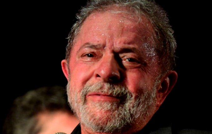 Lula, “el mayor piscinero brasileño”.