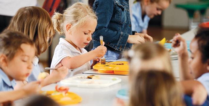 Grande Reset: Escola britânica serve vermes e grilos para crianças
