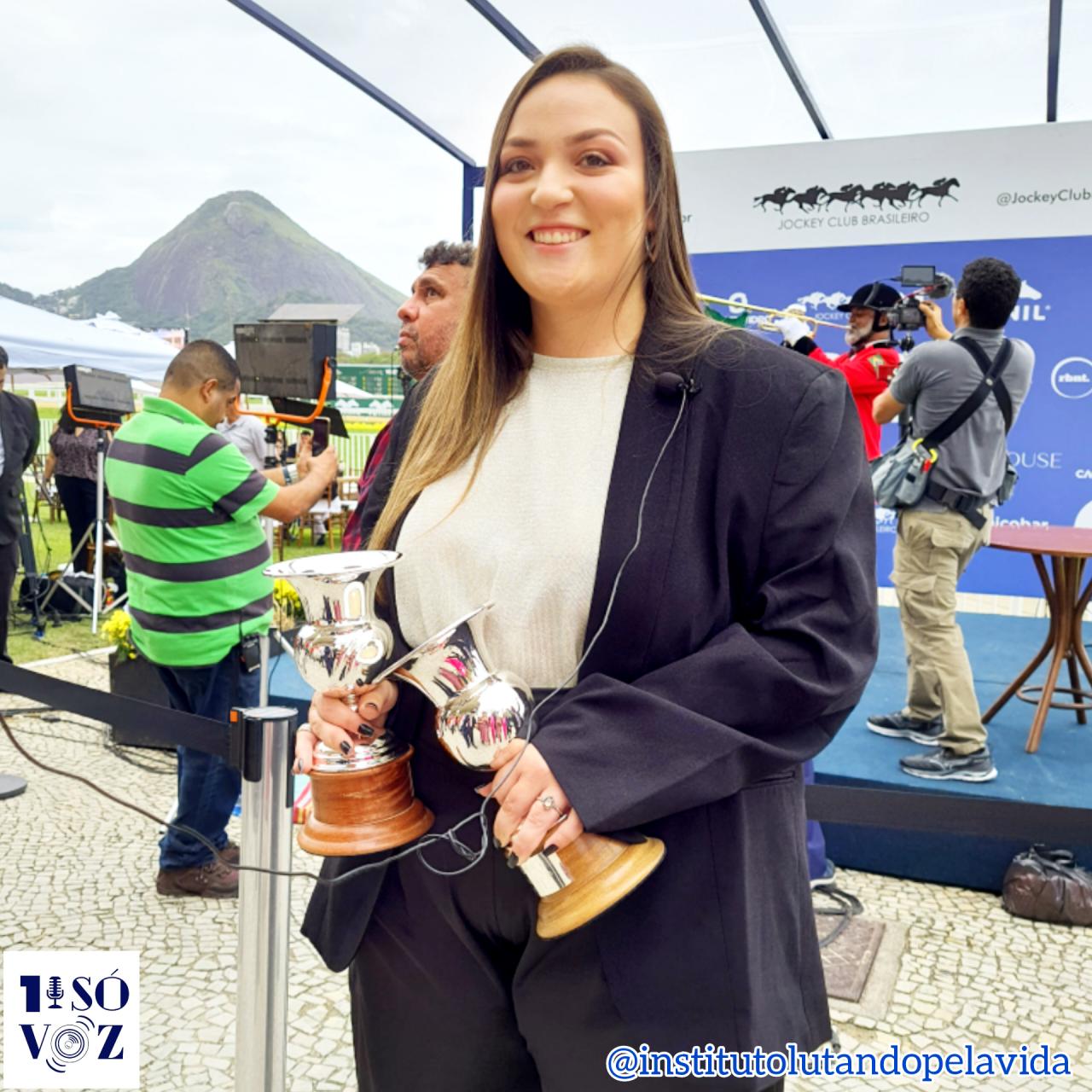 CAROLINA SCHUENCK STABILE EM ENTREVISTA PARA UMA S&Oacute; VOZ