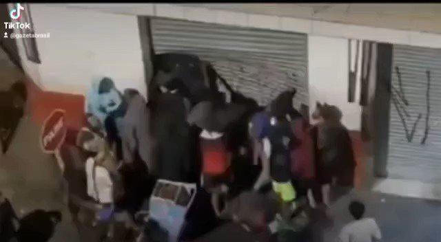 Usuários de drogas da Cracolândia invadem e destroem lanchonete em SP (Vídeo)