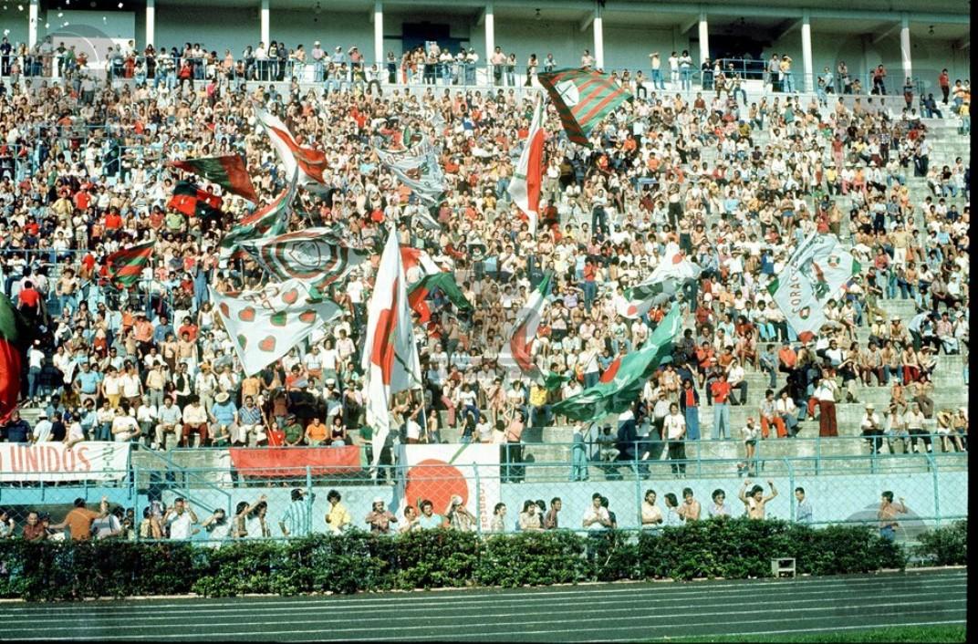 TORCIDA DA PORTUGUESA - ANOS 80 - EST&Aacute;DIO DO PACAEMB&Uacute;