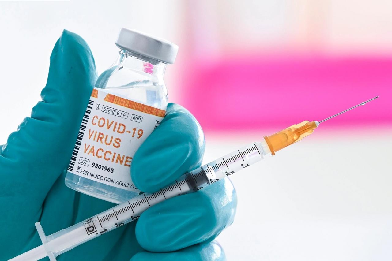 Maior seguradora de saúde da Alemanha revela que 1 em cada 25 clientes foram submetidos a tratamentos em 2021 por efeitos colaterais da vacina COVID