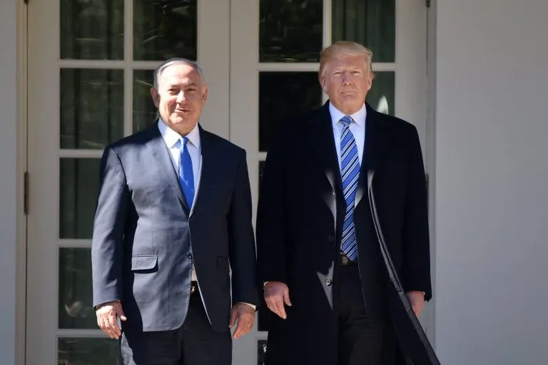 Líder religioso do Irã emite ordem para matar Donald Trump e Netanyahu