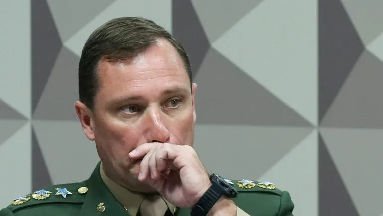 Defesa de Bolsonaro leva novas mentiras de Cid ao STF