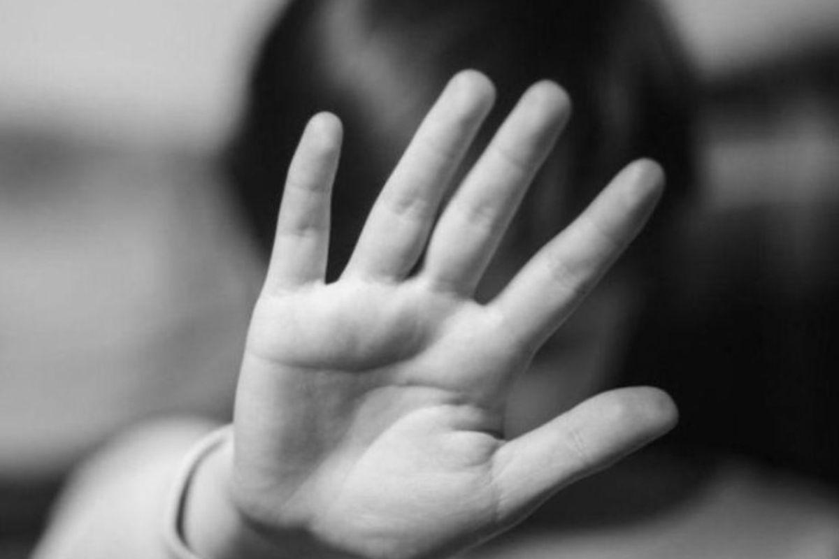 Idoso é flagrado mostrando o p4nis para neta de 2 anos que pedia biscoito a ele