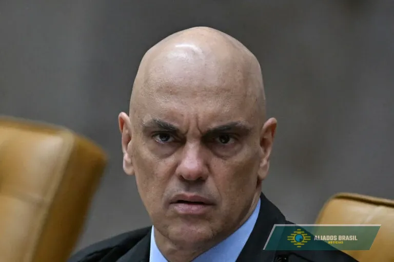 AGU prepara defesa de Moraes, processado por empresas dos EUA