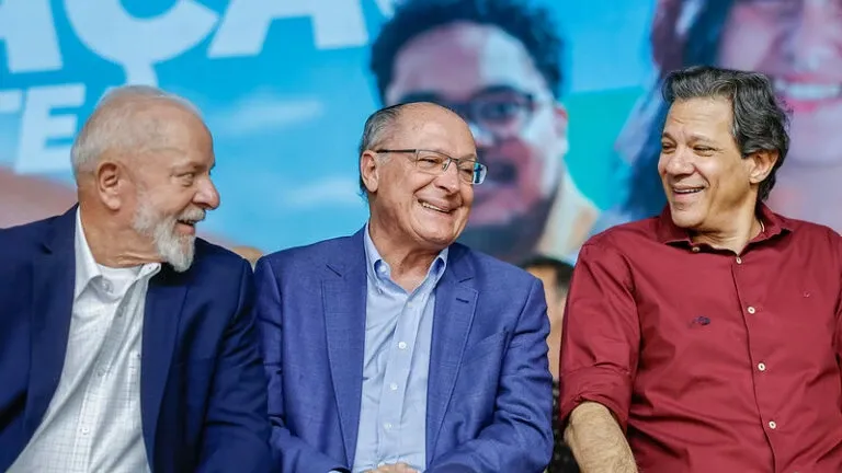 Após decisão de Trump, Lula se reunirá com ministros