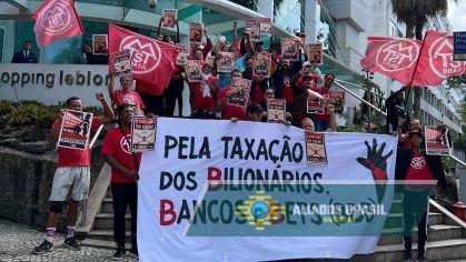 Ativistas de esquerda invadem shopping no Rio por taxação de super-ricos