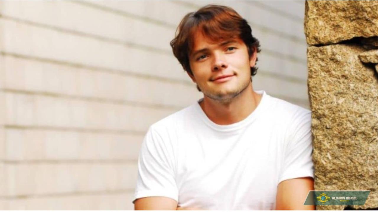 Ator que brilhou em Malhação, da Globo, está vendendo frango assado hoje em dia para conseguir sobreviver