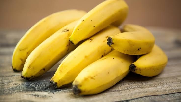 Banana: descubra 6 benefícios da fruta e um alerta