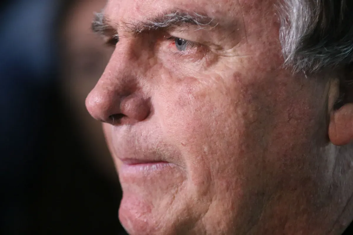 Bolsonaro afirma que silêncio é orientação de advogados: “Nada mudou”