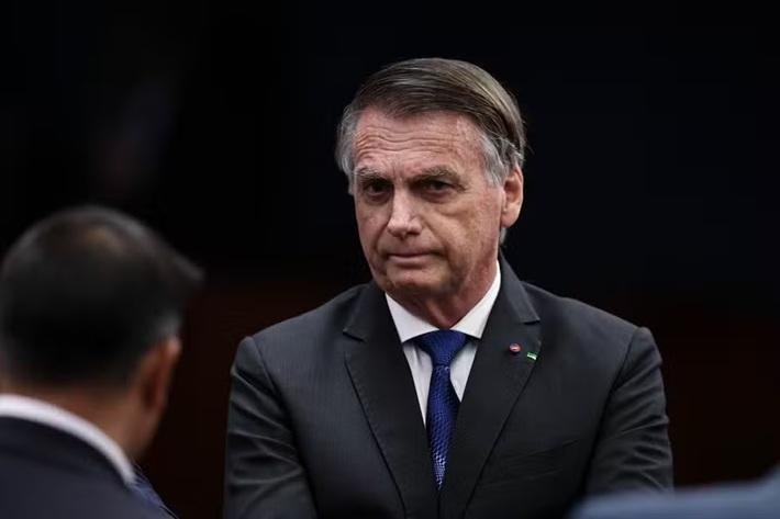 Bolsonaro diz que negociaria com Trump se pudesse viajar: “Se Lula me der o passaporte”