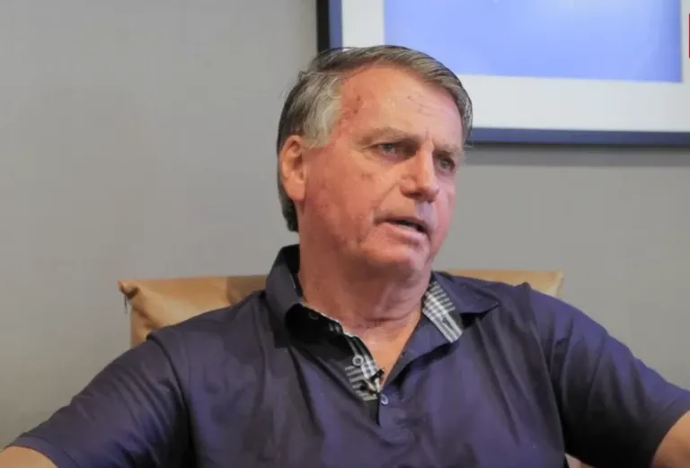 Bolsonaro é diagnosticado com intensa esofagite após exame