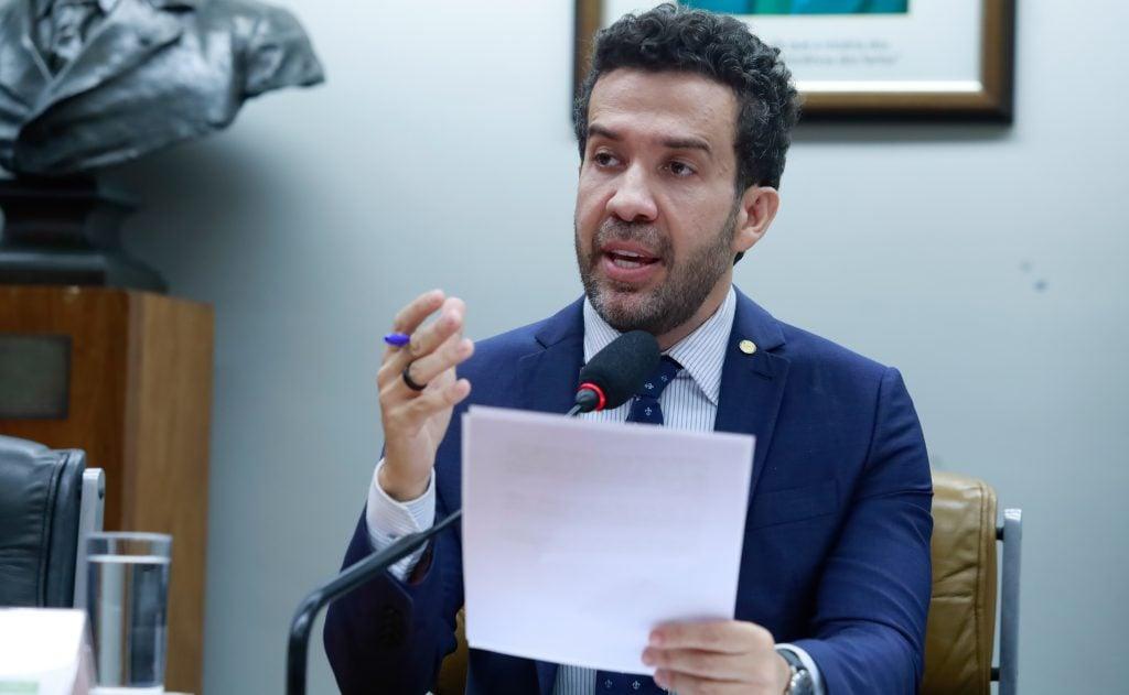 Conselho de Ética da Câmara suspende mandato de André Janones por 90 dias por ofender Nikolas Ferreira