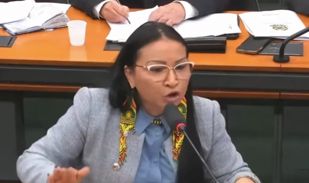 Deputada Silvia Waiãpi enfrenta Marina Silva; vídeo