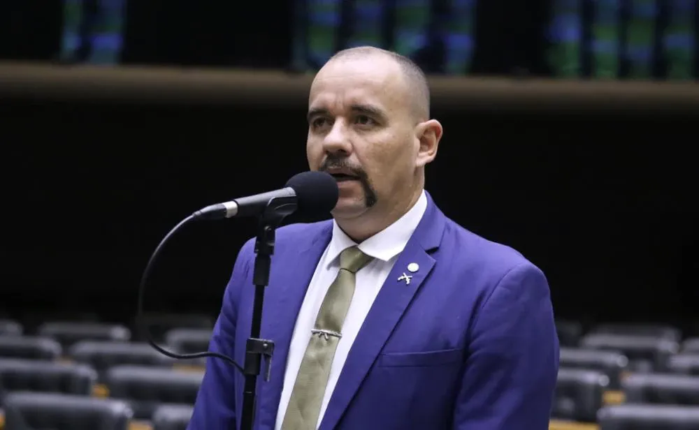 Deputado reage à decisão de Moraes: “Quem manda é o STF”