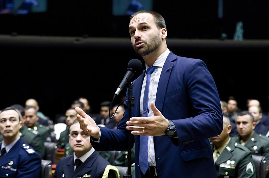 Eduardo Bolsonaro promete “sacrificar-se” para tirar Moraes do STF após fim de licença