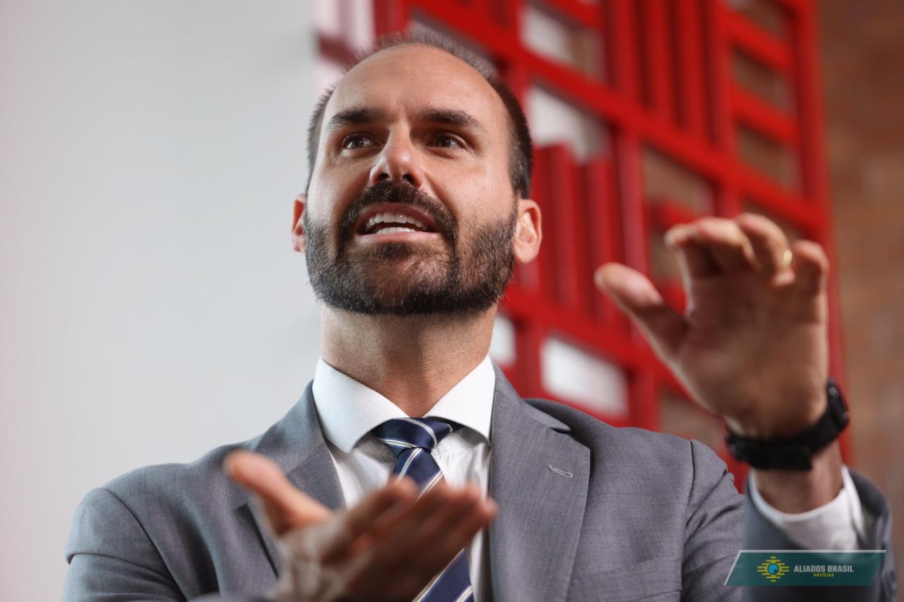 Eduardo Bolsonaro publica frase enigmática no X/Twitter