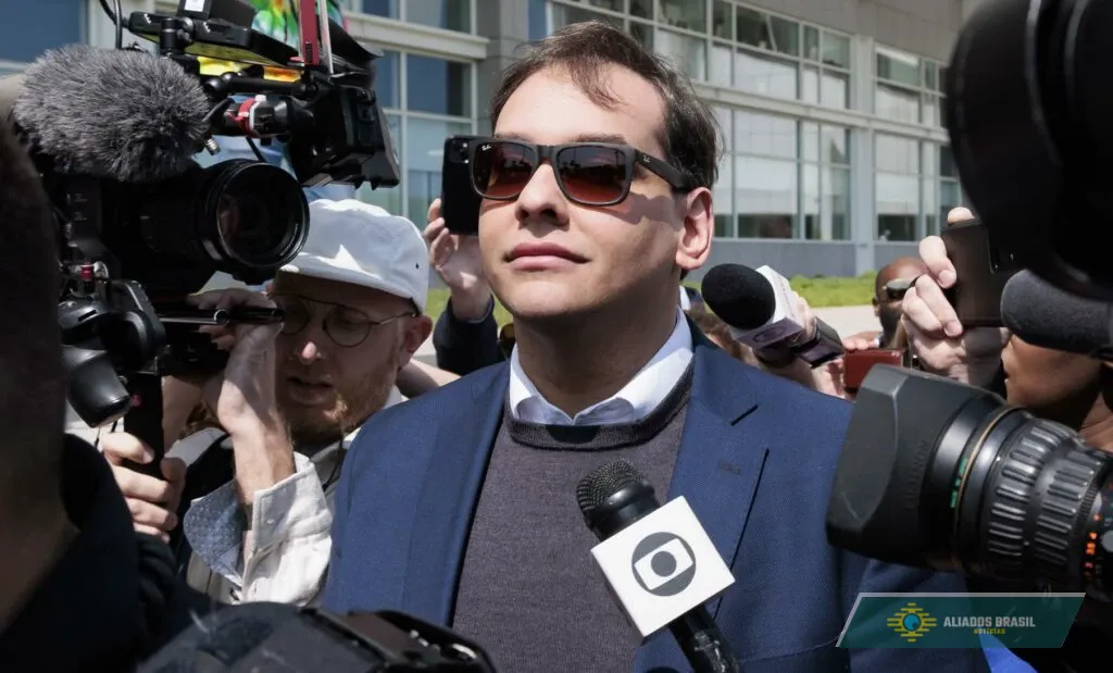 Filho de brasileiros, ex-deputado se entrega à Justiça dos EUA