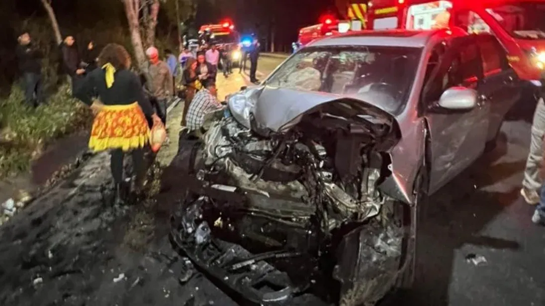 Grave acidente deixa dois mortos e mais nove pessoas feridas em Volta Redonda