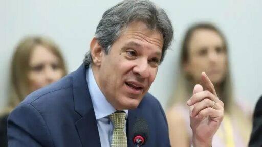 Haddad prega economia, mas continua voando de classe executiva