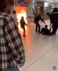 Homem ateia fogo em lotérica de shopping em Florianópolis e 5 ficam feridos; VÍDEO