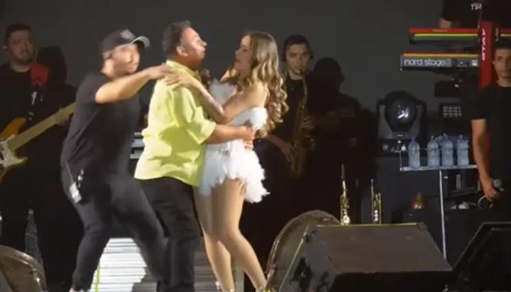 Homem invade palco, agarra e derruba cantora durante show no Sertão da Paraíba
