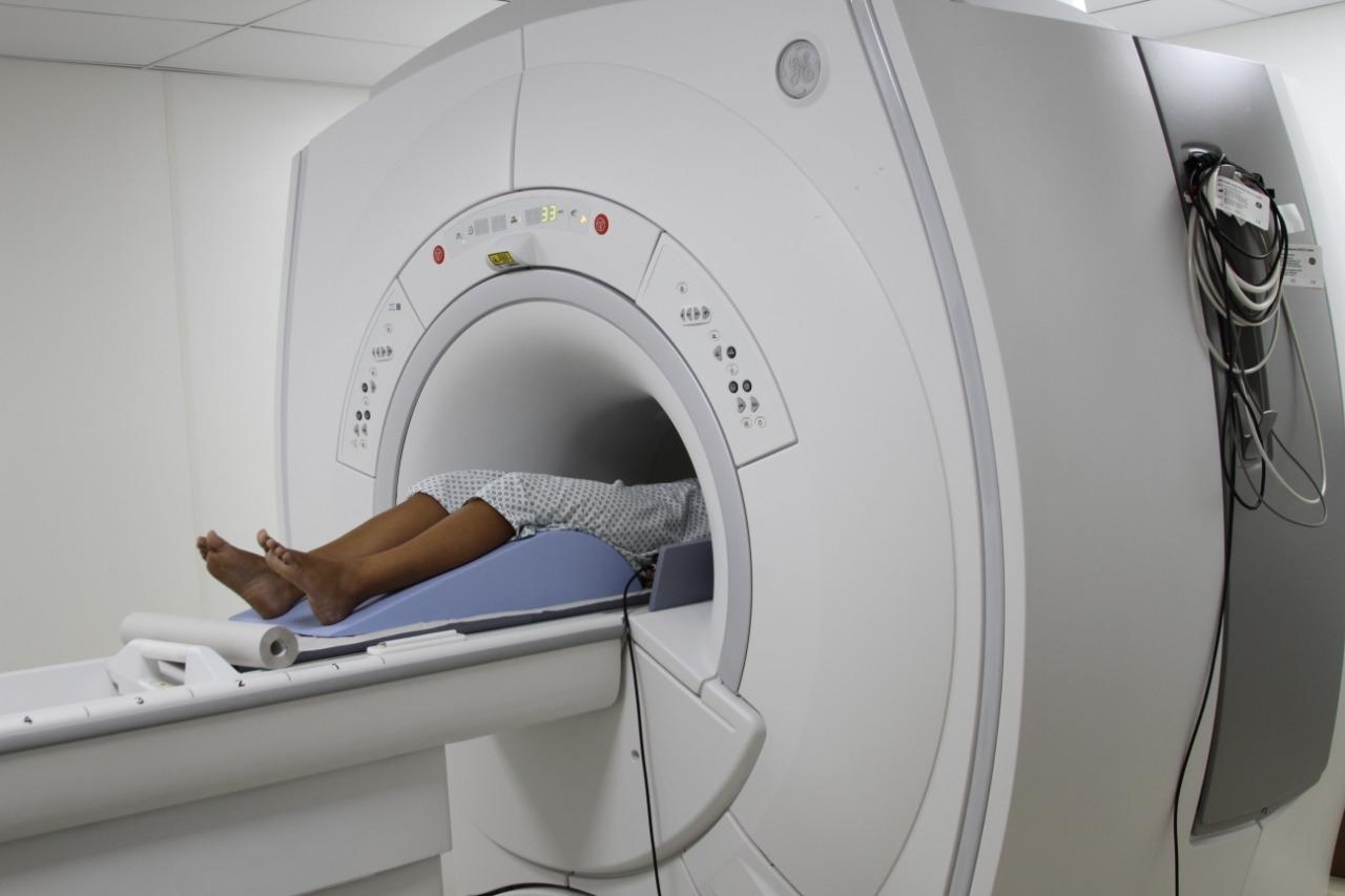 Homem morre após ser puxado por máquina de ressonância magnética nos EUA