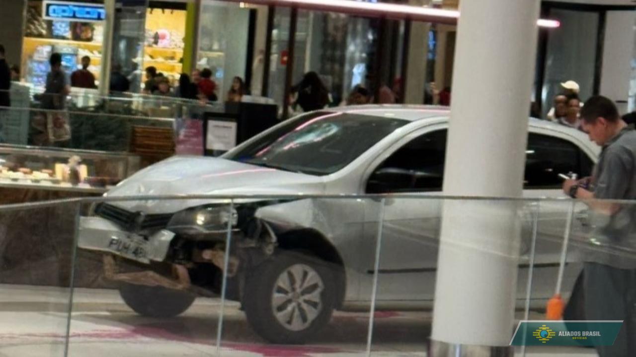Homem que invadiu shopping lotado com carro em Goias é filiado ao PT. Veja o vídeo