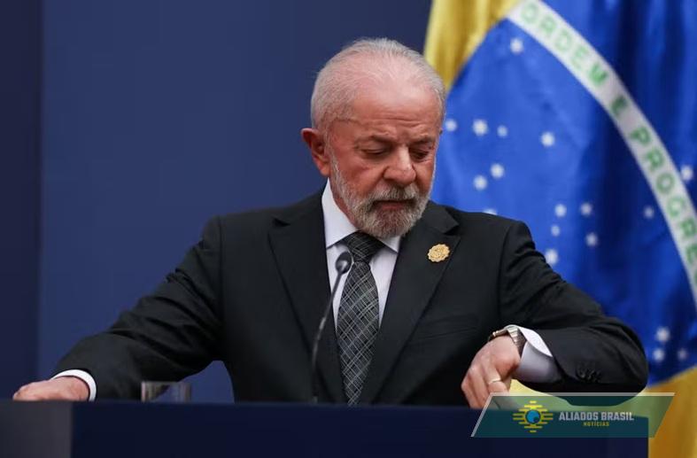 Lula critica voto de pobre em rico: “Ele só é rico porque já roubou”