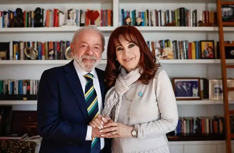Lula visita Cristina Kirchner em prisão domiciliar e publica mensagem de apoio: Siga firme em sua luta por justiça’