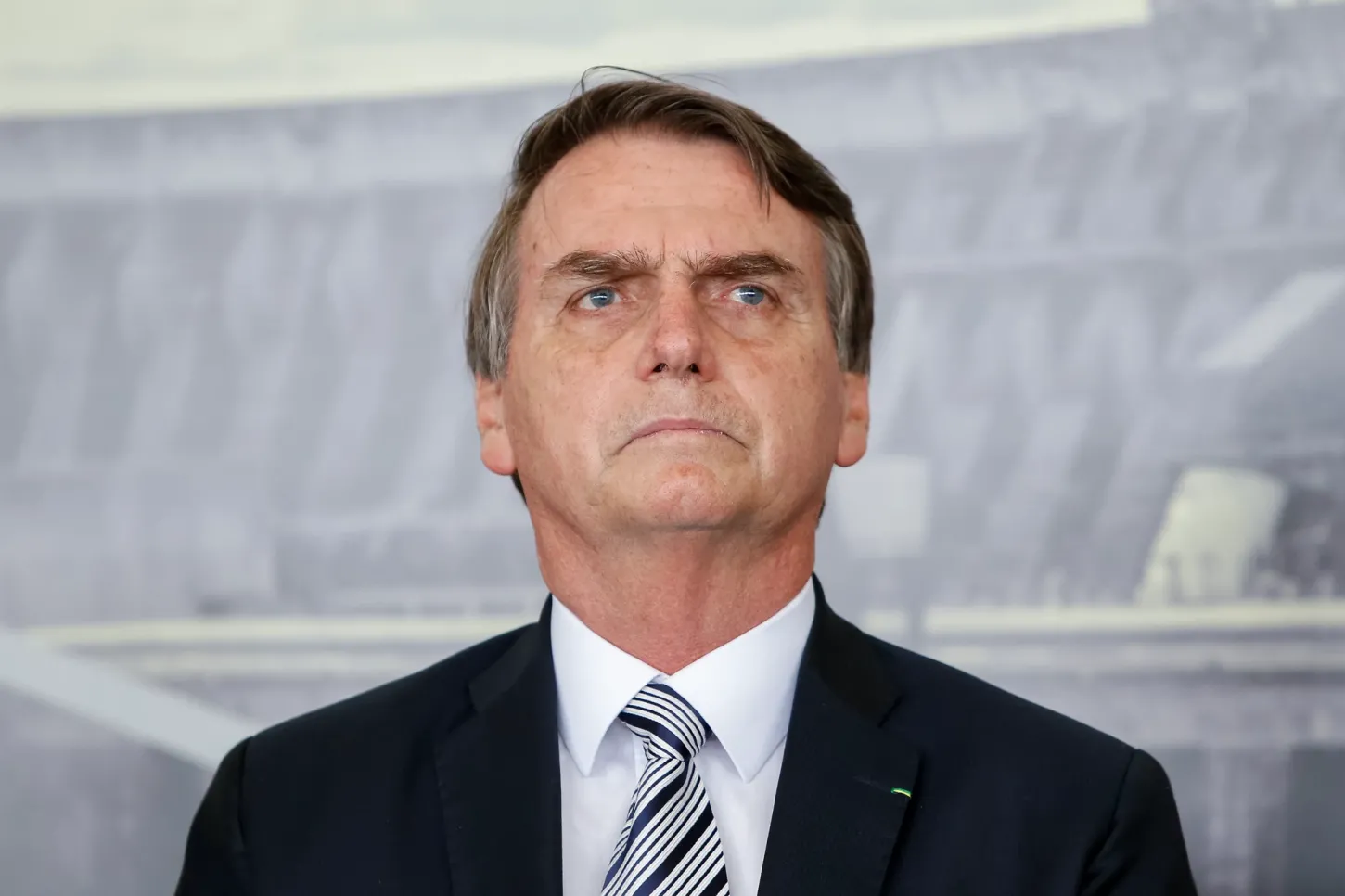 Moraes dá 24h para defesa de Bolsonaro explicar descumprimento de cautelar, sob pena de prisão imediata