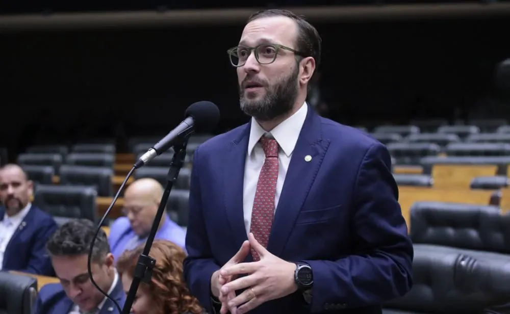 Moraes une pedido contra Filipe Barros a inquérito de Eduardo