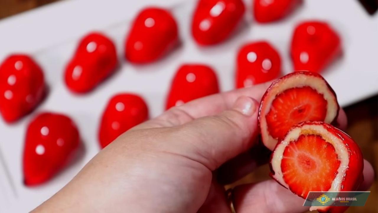 Morango do Amor: Veja os perigos para saúde bucal e metabólica associados ao consumo em excesso do doce viral