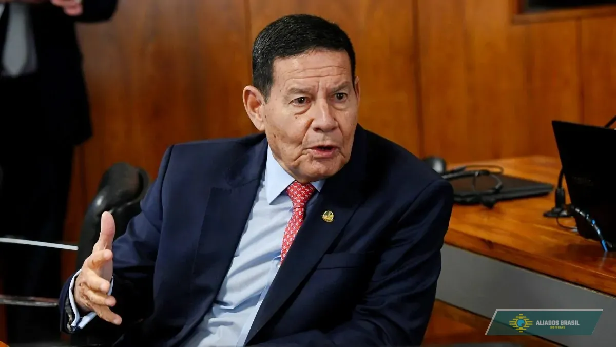 Mourão diz crer que se fosse vice, Bolsonaro teria sido reeleito