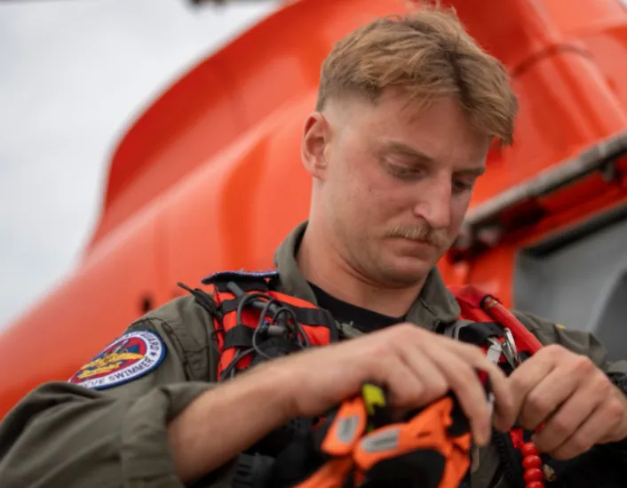 Nadador resgata 165 pessoas no Texas e é aclamado como 