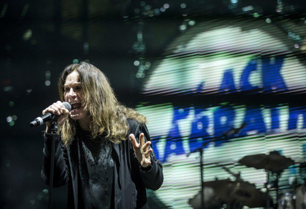 Ozzy Osbourne, cantor do Black Sabbath e pioneiro do heavy metal, morre aos 76 anos