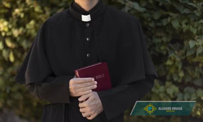 Padre é acusado de atear fogo em idoso em situação de rua