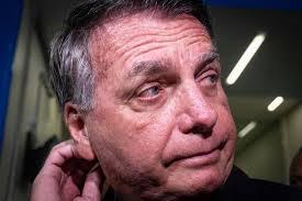 Para investigadores, medidas contra Bolsonaro equivalem a prisão domiciliar em regime semiaberto e visam a evitar fuga