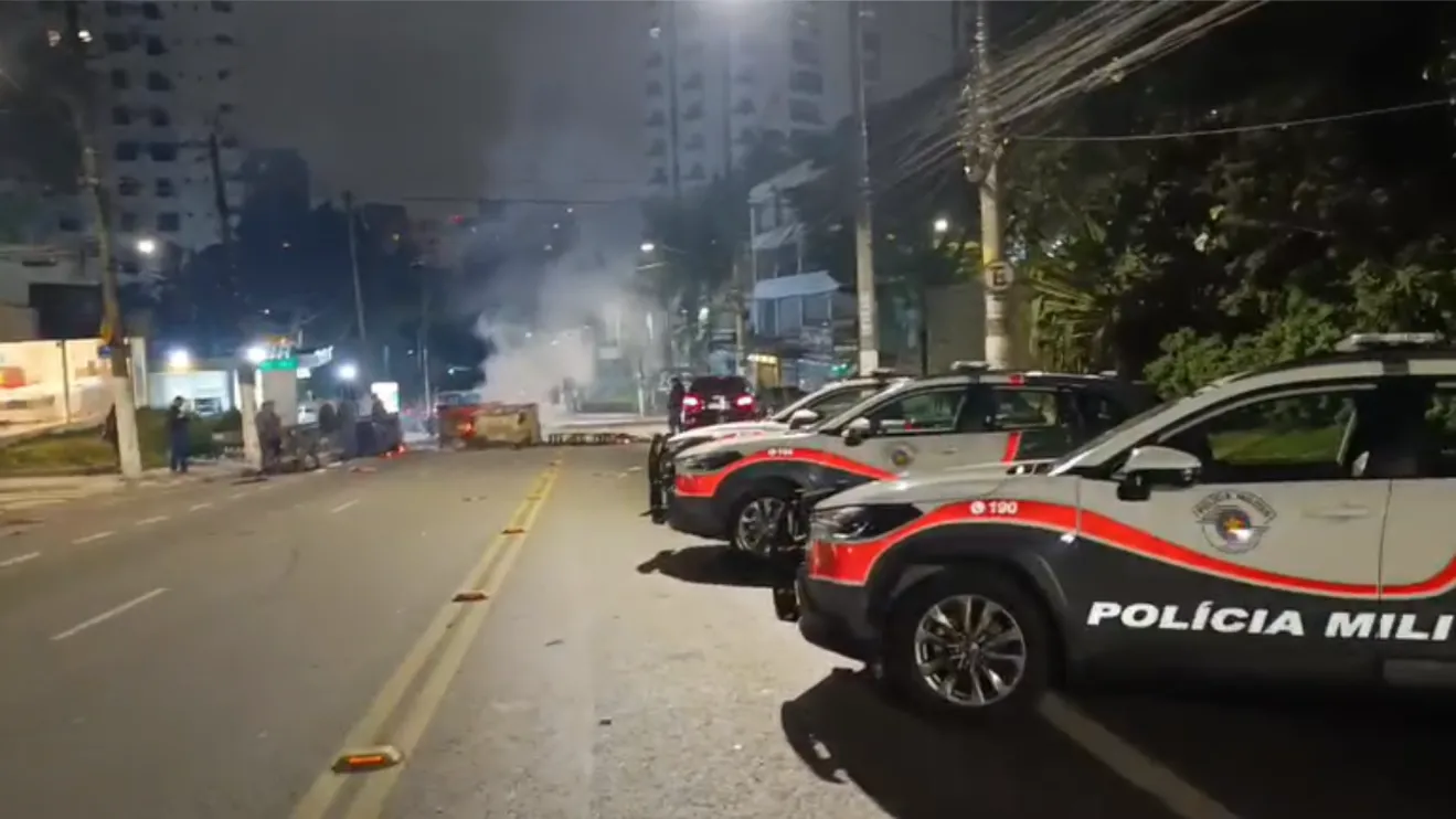 Paraisópolis tem noite de caos após ação da PM com morte