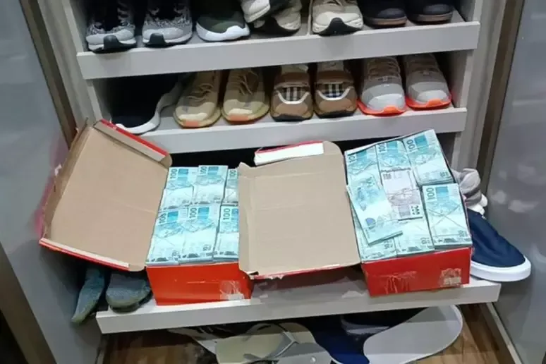 PF encontra mais de R$ 1,3 milhão em caixas de sapato em mansão em operação contra tráfico