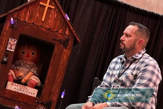 Quem é o investigador paranormal que morreu em turnê com Anabelle