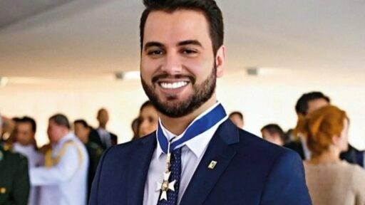 “Sou um preso político”, afirma Filipe Martins em declaração sobre silêncio imposto