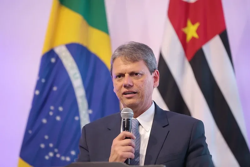 Tarcísio diz que governo Lula é incompetente e vive de narrativas