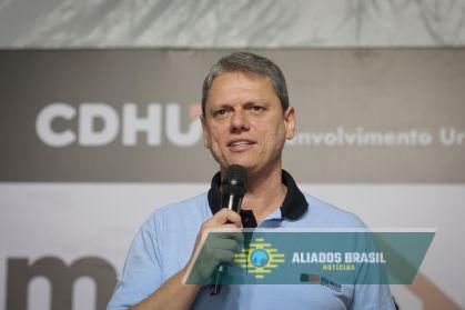 Tarcísio se antecipa a Lula e lança crédito para exportadores paulistas
