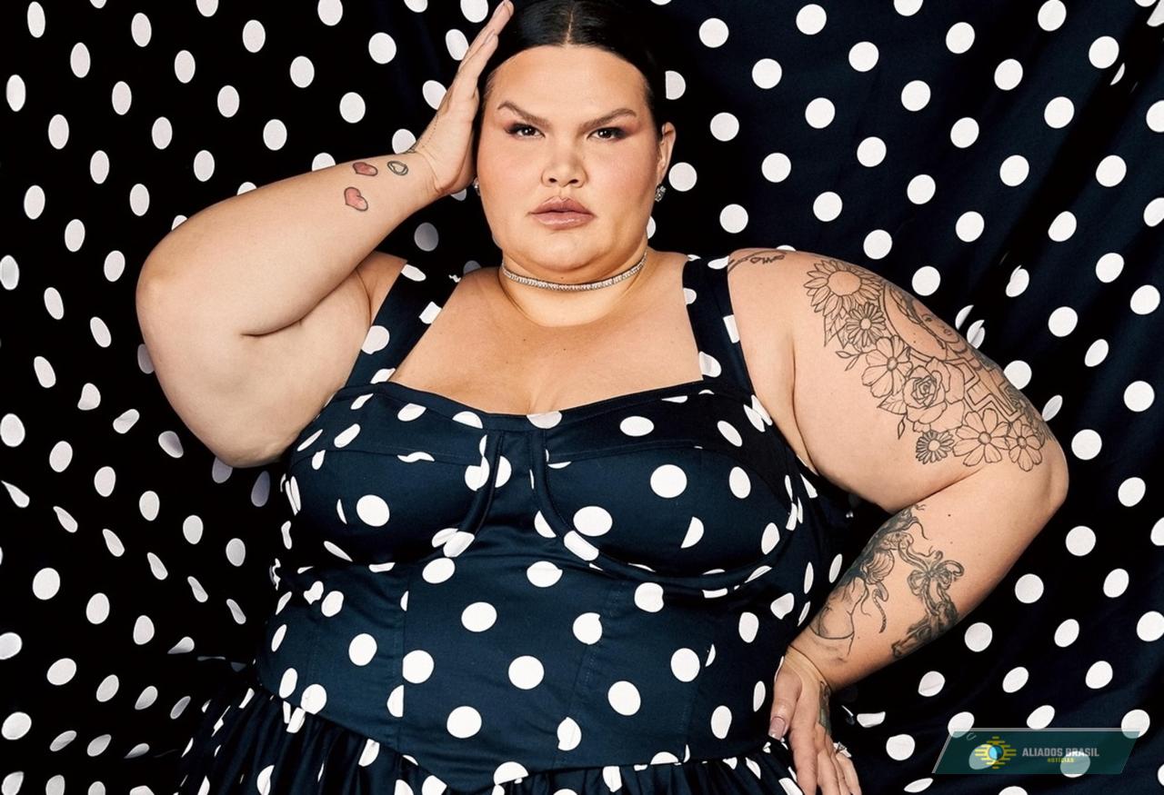 Thais Carla exibe corpo após perder mais de 50 kg e reclama do excesso de pele na barriga: 'Estou parecendo um sorvete'