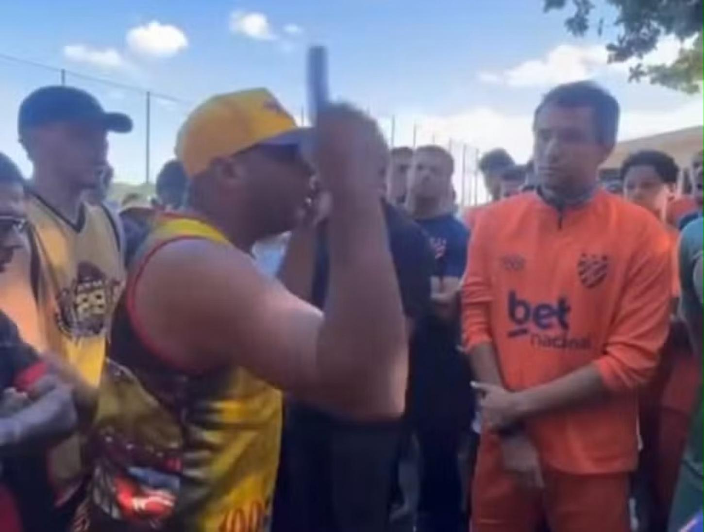 Torcedores invadem centro de treinamento do Sport, agridem atleta e intimidam jogadores